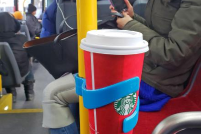 Otobüslerde ve Metrolarda Kullanım İçin Portatif Bardaklık – ComfyCup